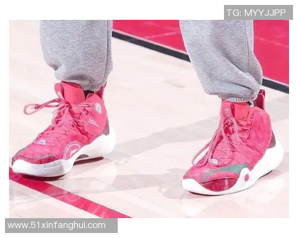 荷兰街头花式足球明星展现独特技艺引领潮流风尚