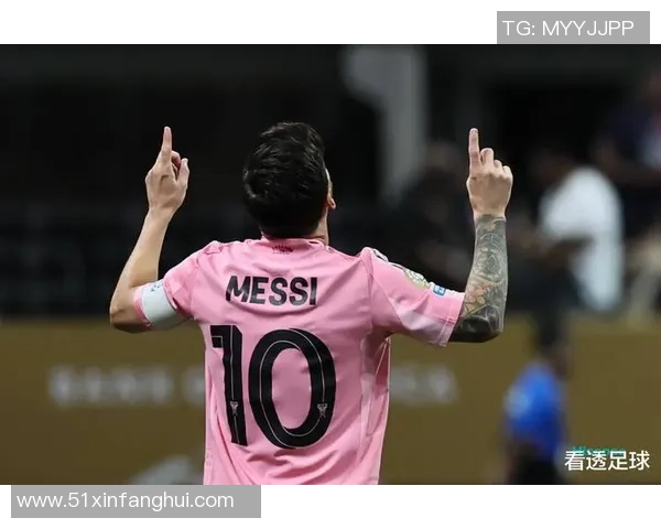 被低估的足球明星们如何在赛场上逆袭成名的故事与启示